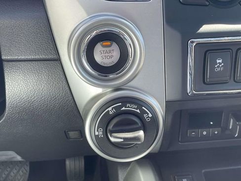 Used 2021 Nissan Titan SL w/ Moonroof Package image 26