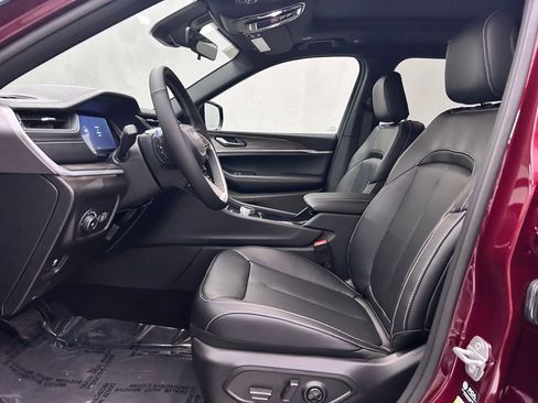 New 2025 Jeep Grand Cherokee L Limited image 11