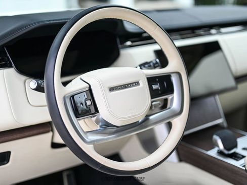 Used 2025 Land Rover Range Rover SE image 21