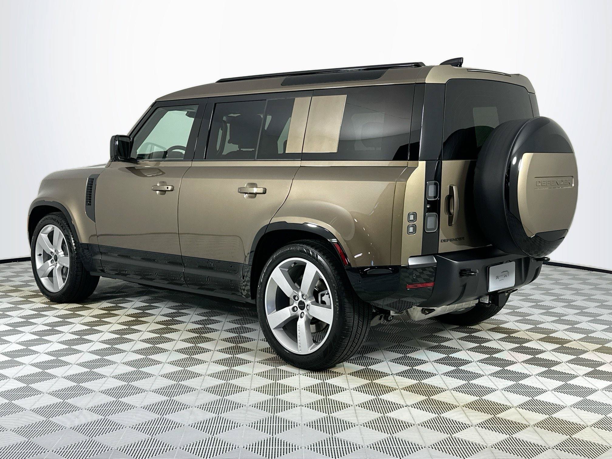 Certified 2026 Land Rover Defender 110 X-Dynamic SE AWD/4WD image 7