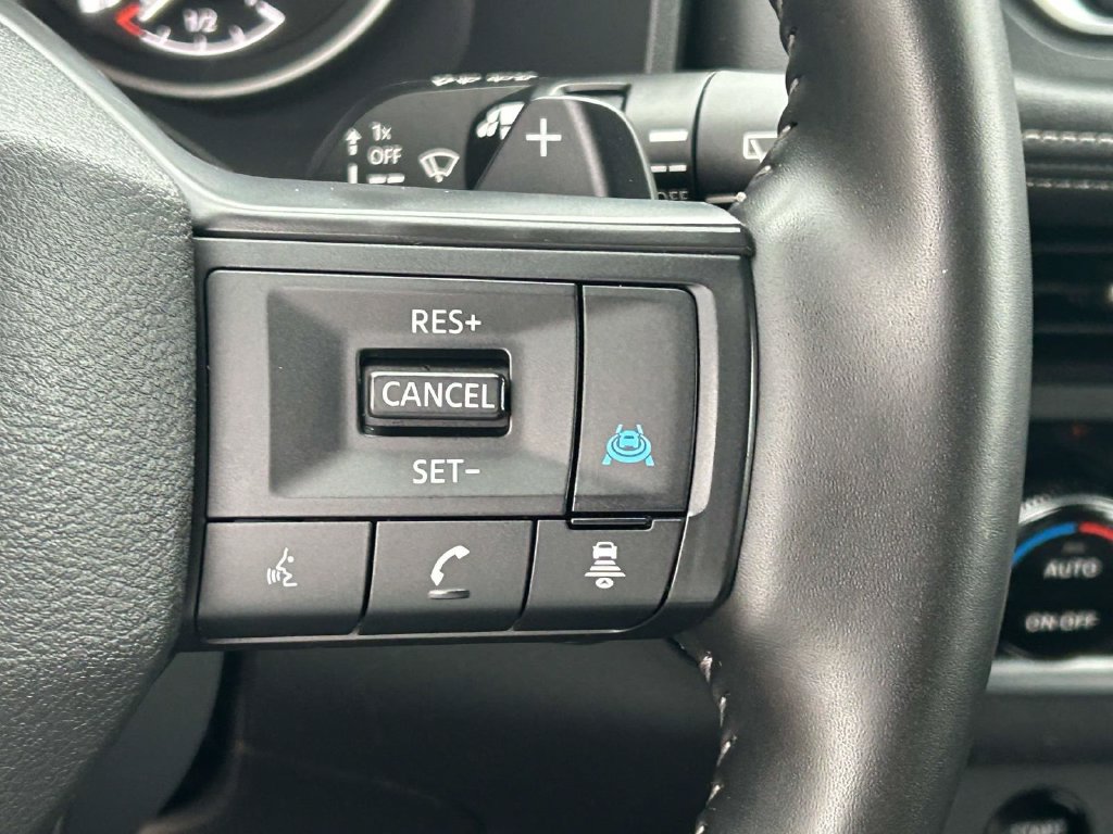 Used 2025 Nissan Rogue SV AWD/4WD image 19