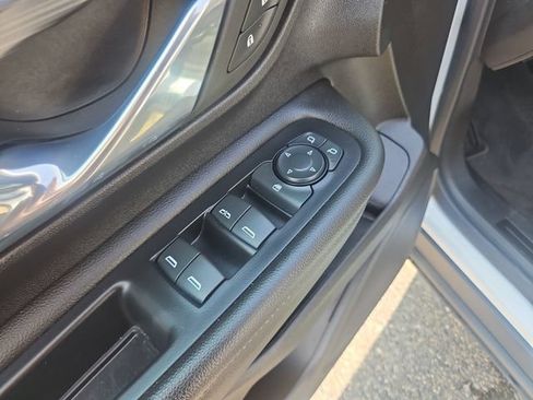Used 2023 GMC Terrain SLE FWD image 11