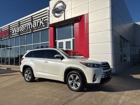 Used 2018 Toyota Highlander Limited image 1