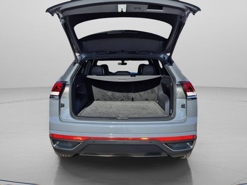 Used 2022 Volkswagen Atlas Cross Sport SE FWD image 9