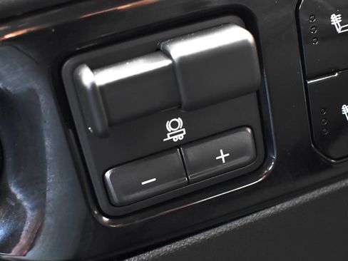 Used 2023 Chevrolet Silverado 1500 LT AWD/4WD image 25