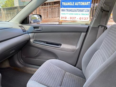 Used 2005 Toyota Camry FWD image 12