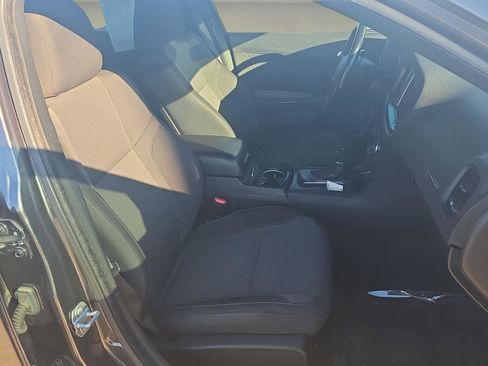 Used 2019 Dodge Charger SXT image 39