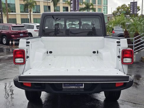 New 2026 Jeep Gladiator Sport image 7