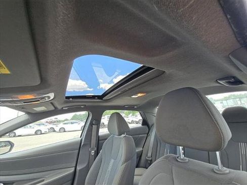 Used 2024 Hyundai Elantra SEL w/ Convenience Package FWD image 16