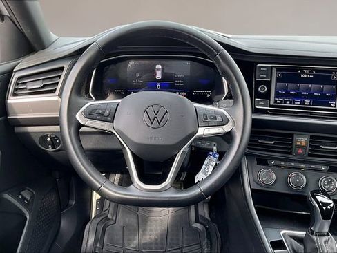Used 2024 Volkswagen Jetta Sport image 8