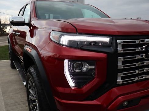 Used 2023 GMC Canyon Denali image 3