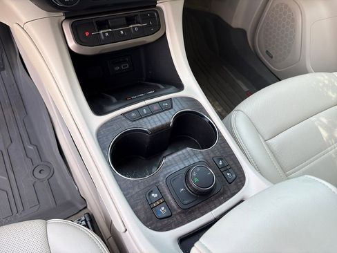 Certified 2023 GMC Acadia Denali w/ Denali Ultimate Package FWD image 22