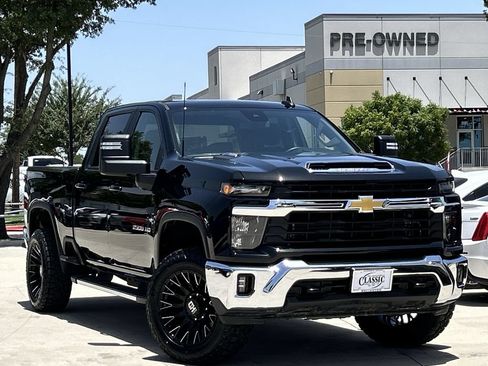 Used 2025 Chevrolet Silverado 2500 LT w/ Convenience Package AWD/4WD image 2
