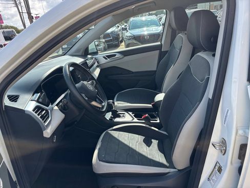 Used 2026 Volkswagen Taos SE FWD image 28