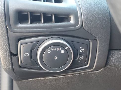 Used 2018 Ford Focus SE FWD image 22