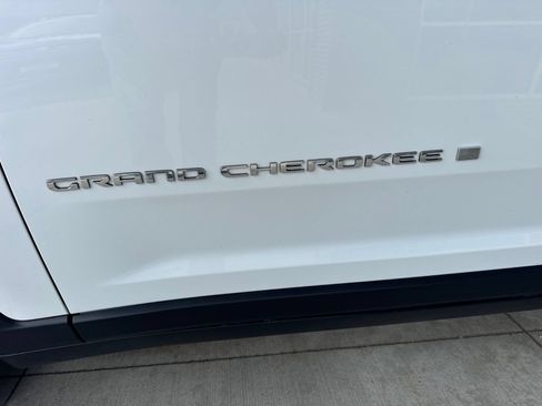 Used 2023 Jeep Grand Cherokee Laredo X AWD/4WD image 14