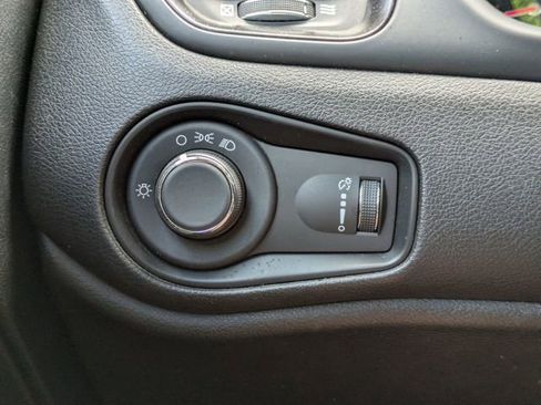 Used 2020 Jeep Renegade Sport w/ UConnect 7.0 Group image 24