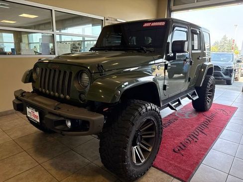 Used 2016 Jeep Wrangler Unlimited Sahara AWD/4WD image 3