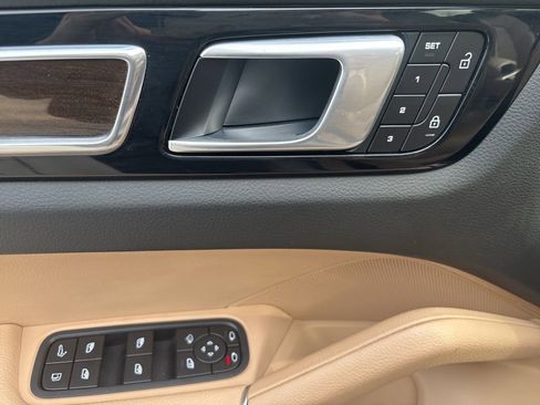 Used 2022 Porsche Cayenne Platinum Edition image 45