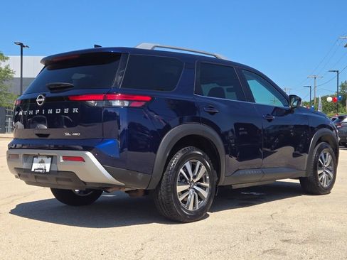 Used 2025 Nissan Pathfinder SL AWD/4WD image 13