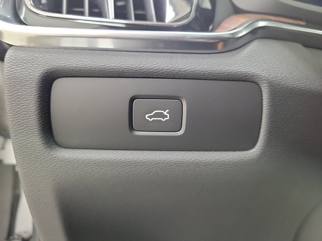 New 2025 Volvo S60 B5 Plus w/ Protection Package Premier FWD image 32