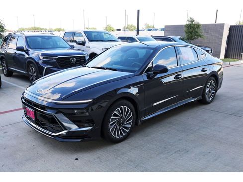 Certified 2025 Hyundai Sonata SEL FWD image 3