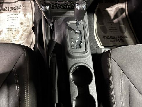 Used 2014 Jeep Wrangler Unlimited Rubicon w/ Connectivity Group AWD/4WD image 21