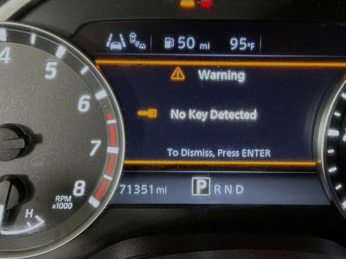 Used 2020 Nissan Titan SV image 16