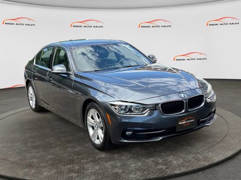 Used 2017 BMW 330i xDrive Sedan AWD/4WD image 5