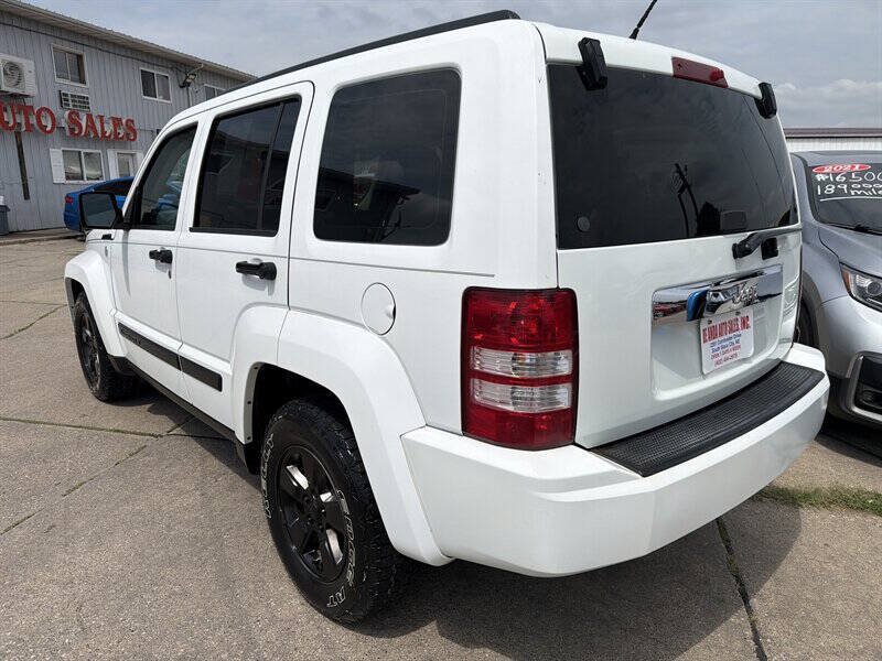 Used 2011 Jeep Liberty Sport AWD/4WD image 3