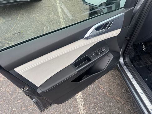 Used 2025 Volkswagen Taos SE image 20