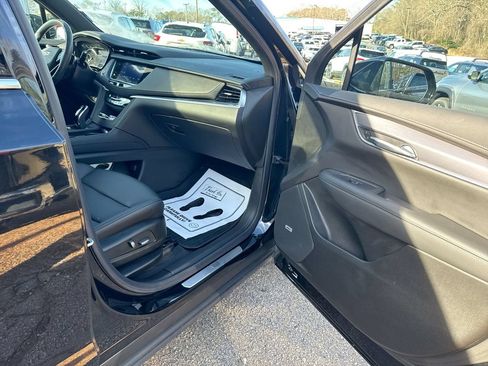 Used 2024 Cadillac XT6 Luxury AWD/4WD image 32