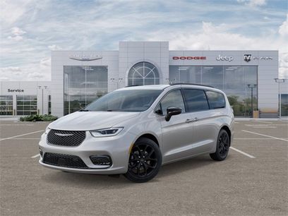 New 2026 Chrysler Pacifica Limited w/ S Appearance Package
