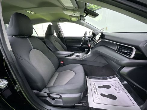 Used 2022 Toyota Camry LE image 27
