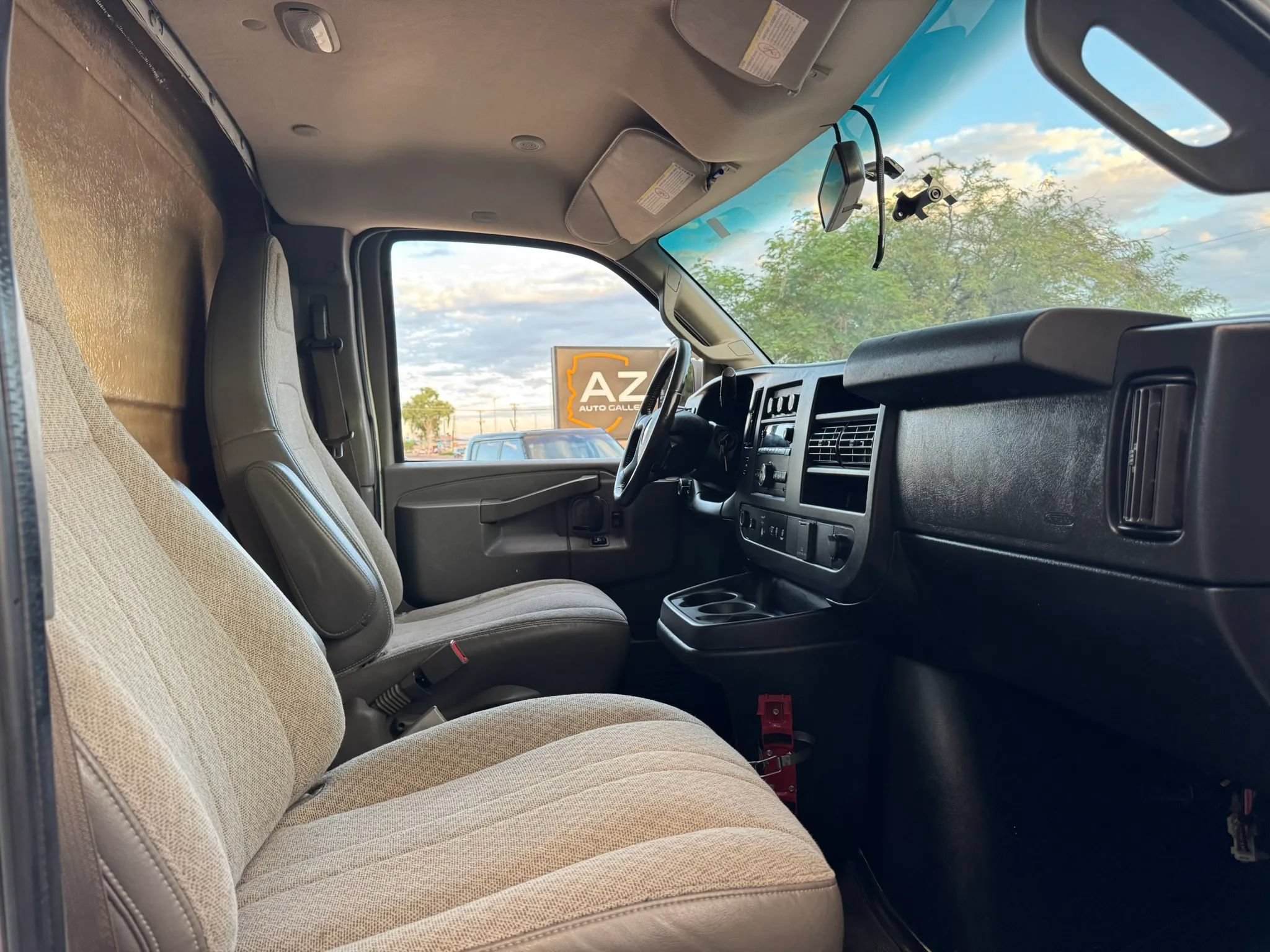 Used 2020 Chevrolet Express 3500 w/ Power Convenience Package RWD image 17