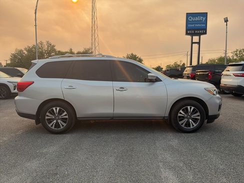Used 2017 Nissan Pathfinder SL w/ SL Tech Package image 5