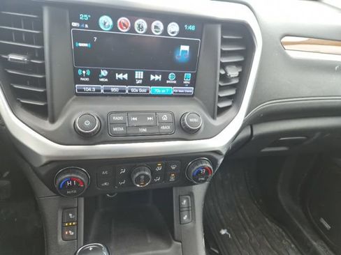 Used 2018 GMC Acadia SLE image 19