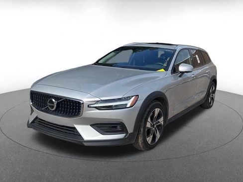 Used 2025 Volvo V60 B5 Cross Country Plus AWD/4WD image 8