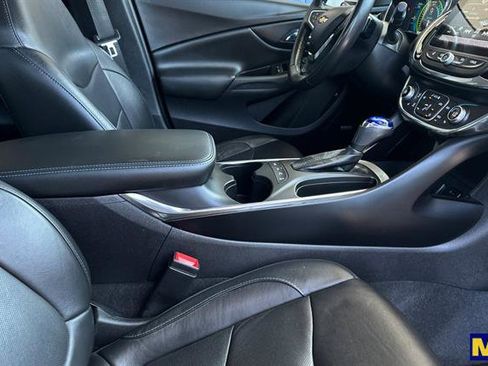 Used 2018 Chevrolet Volt Premier w/ Driver Confidence Package image 17