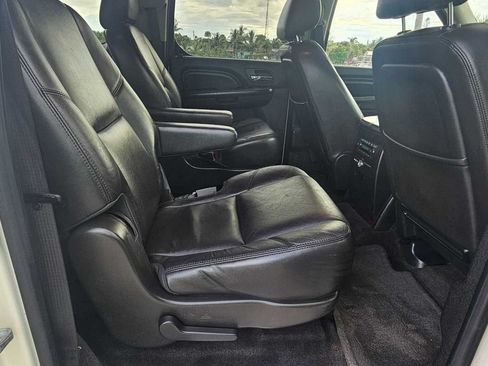 Used 2013 Cadillac Escalade ESV Luxury AWD/4WD image 26