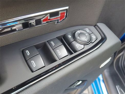 Used 2024 GMC Sierra 1500 AT4 w/ AT4 Preferred Package image 9