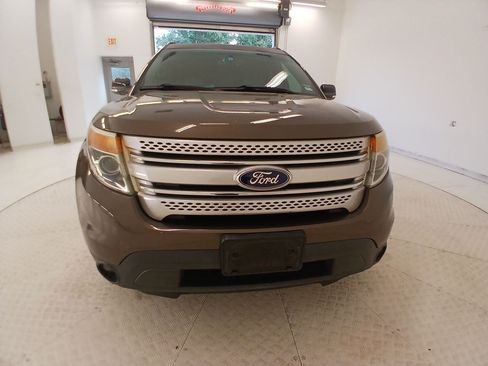 Used 2015 Ford Explorer XLT w/ Equipment Group 202A FWD image 4
