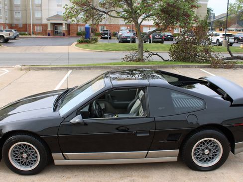 Used 1987 Pontiac Fiero GT RWD image 28