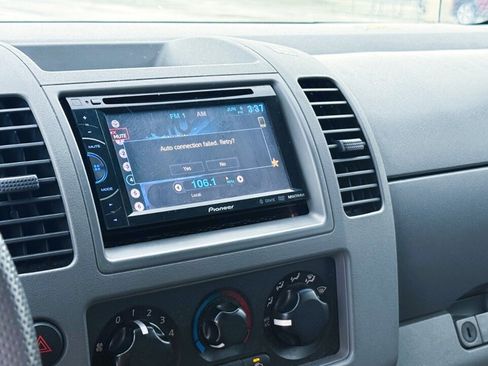 Used 2007 Nissan Frontier SE w/ SE Value Truck Pkg image 9