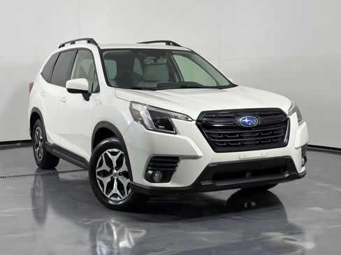 Used 2022 Subaru Forester Premium AWD/4WD image 2