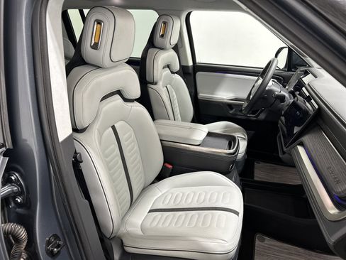 Used 2023 Rivian R1S Launch Edition image 24