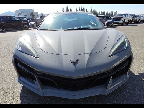 Used 2025 Chevrolet Corvette Z06 image 3