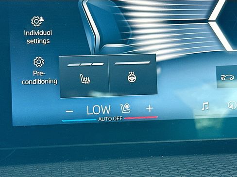 Certified 2025 BMW 330i Sedan w/ M Sport Package image 20