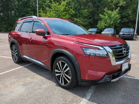Used 2023 Nissan Pathfinder Platinum w/ Cargo Package AWD/4WD image 2