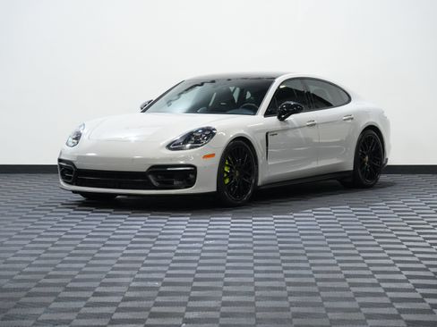 Used 2022 Porsche Panamera 4S w/ Premium Package AWD/4WD image 3